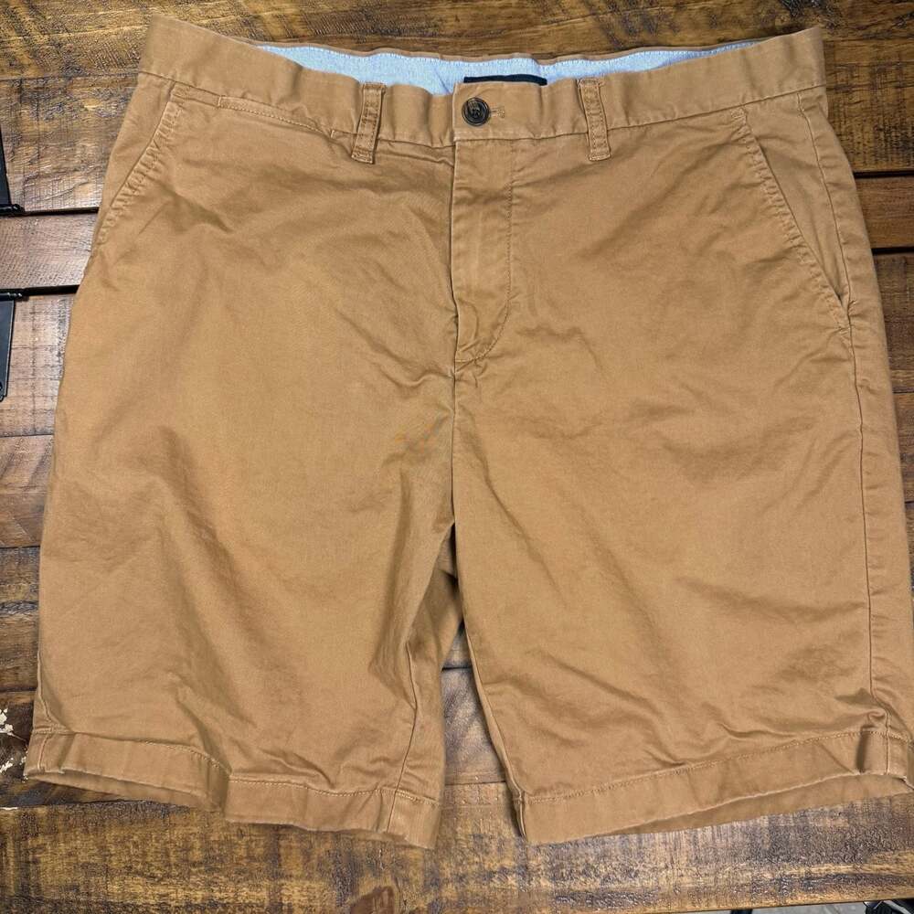 Tommy Hilfiger Men's Brown Chino Shorts Sz 36